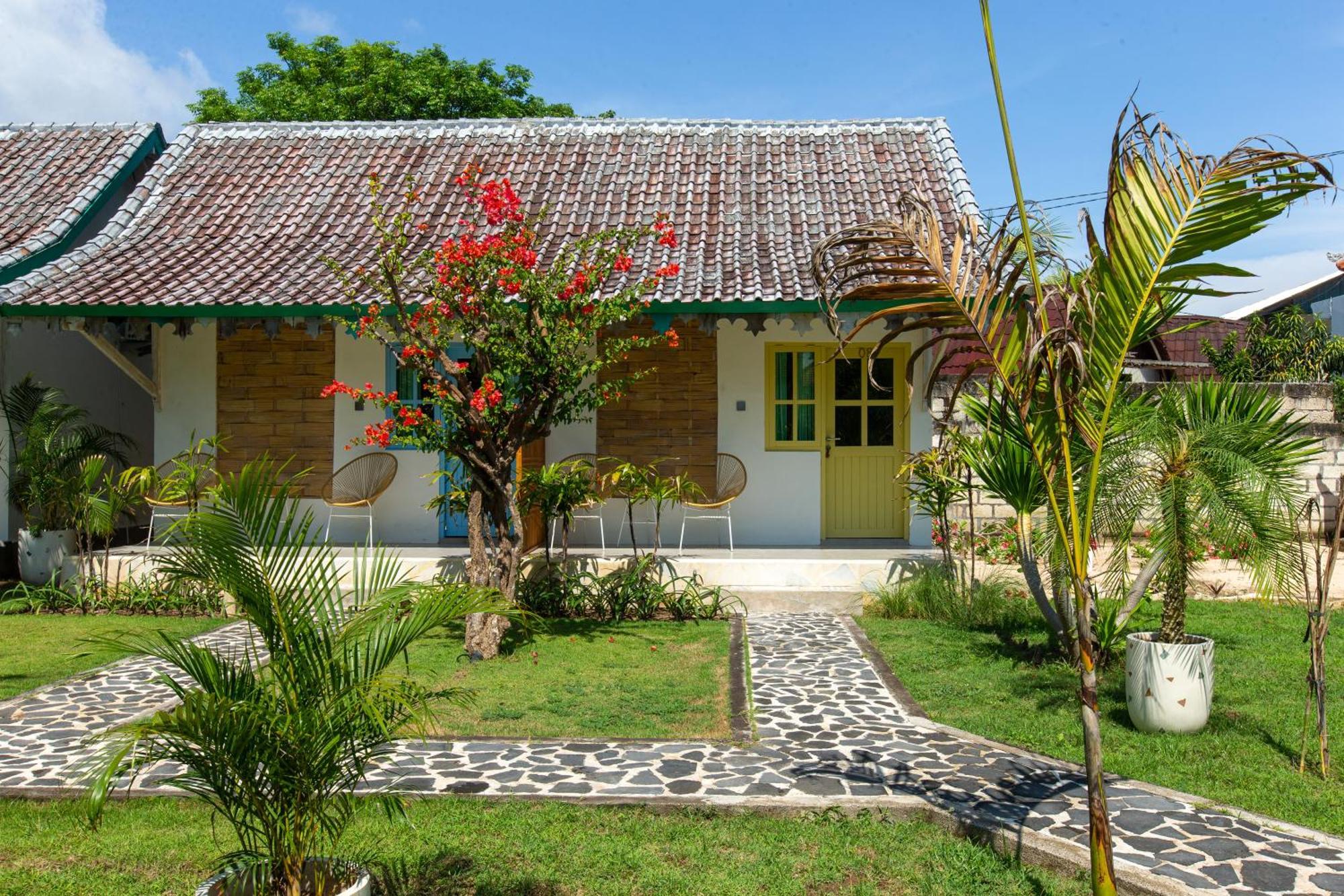 La Roja Bungalows Batununggul Extérieur photo