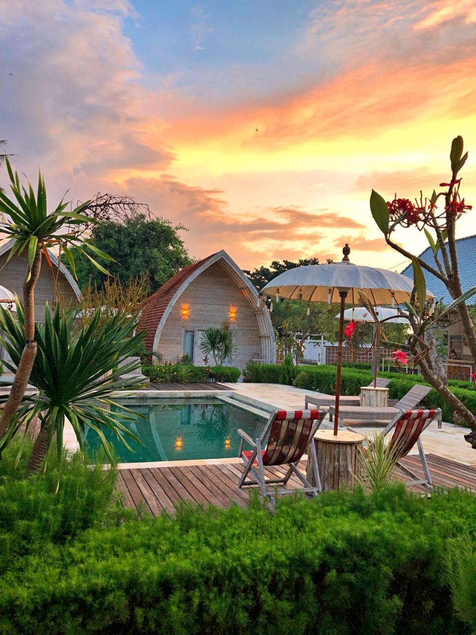 La Roja Bungalows Batununggul Extérieur photo